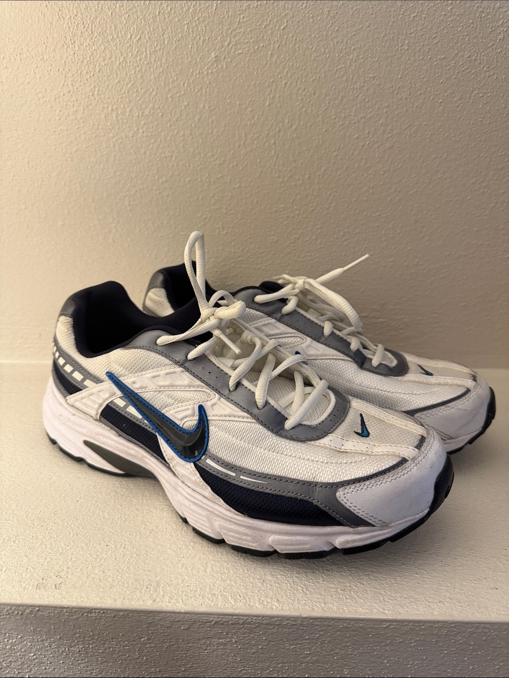 Nike Men’s White, Navy & Gray Athletic Running Sneakers